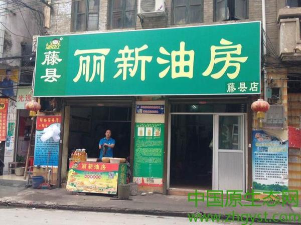 城里人会选择到油房榨油,甚至有的乡下人也会在花生油便宜的时节,到油