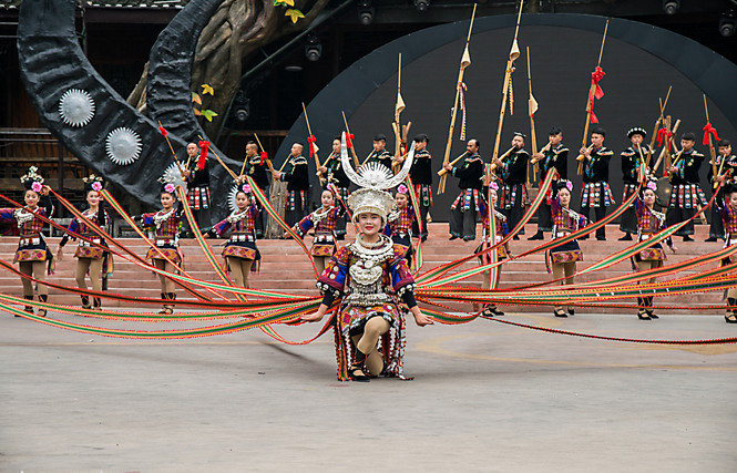 锦鸡苗族服饰(女装),绚丽多姿,保留着古朴典雅的民族特色.